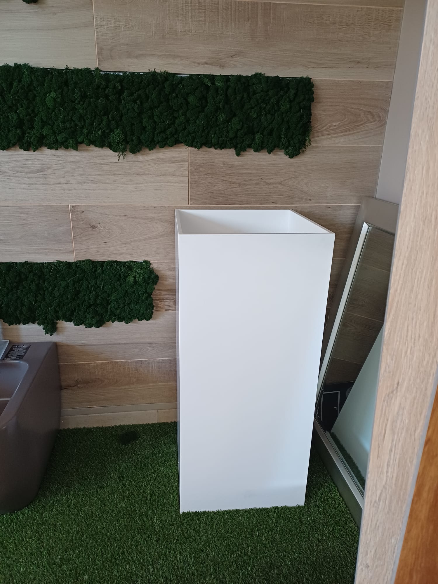Lavabo freestending a colonna quadratro bianco opaco